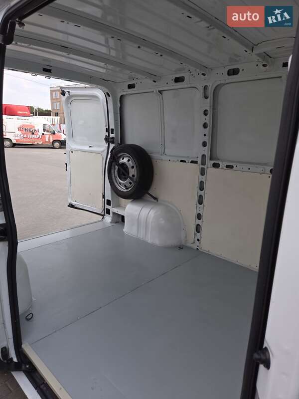 Грузовой фургон Renault Master 2008 в Ровно