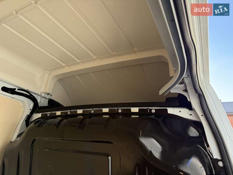 Грузовой фургон Renault Master 2023 в Киеве