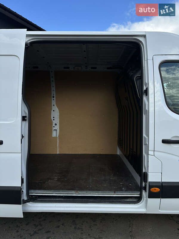 Грузовой фургон Renault Master 2022 в Долине