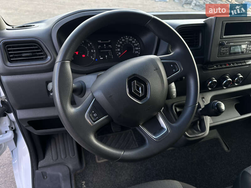 Грузовой фургон Renault Master 2022 в Долине