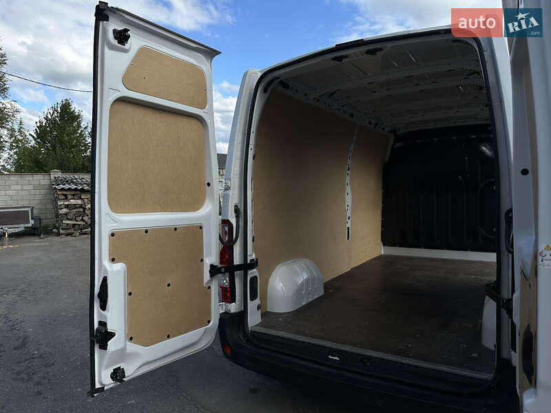 Грузовой фургон Renault Master 2022 в Долине