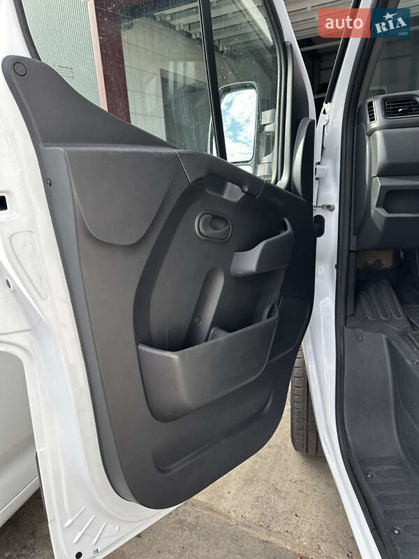 Грузовой фургон Renault Master 2022 в Долине