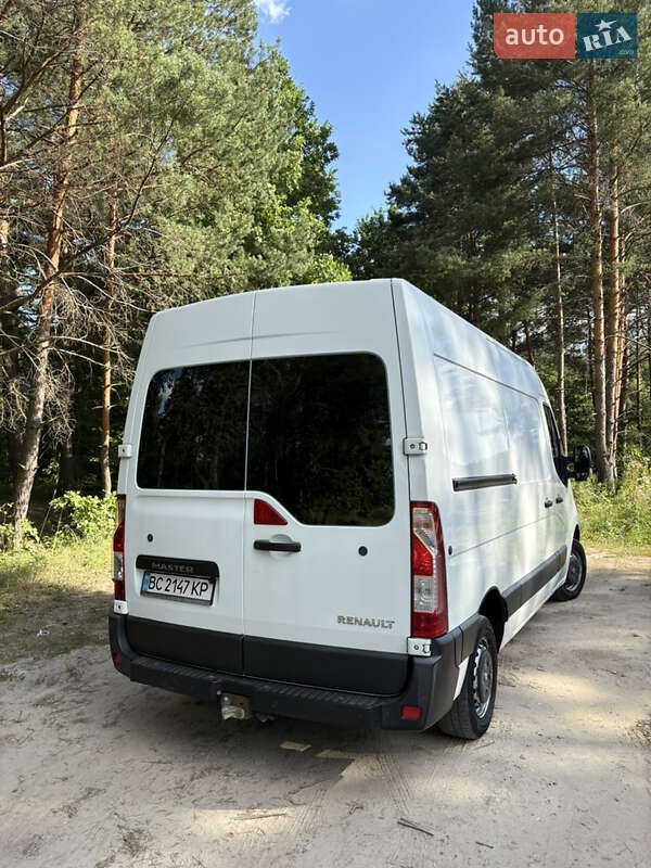 Грузовой фургон Renault Master 2015 в Львове