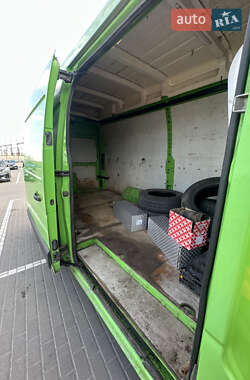 Грузовой фургон Renault Master 2012 в 