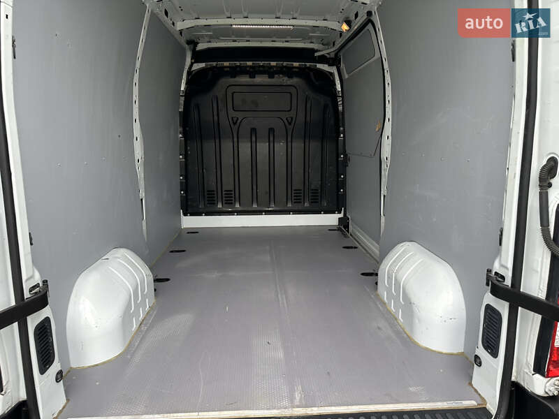 Грузовой фургон Renault Master 2016 в Радехове