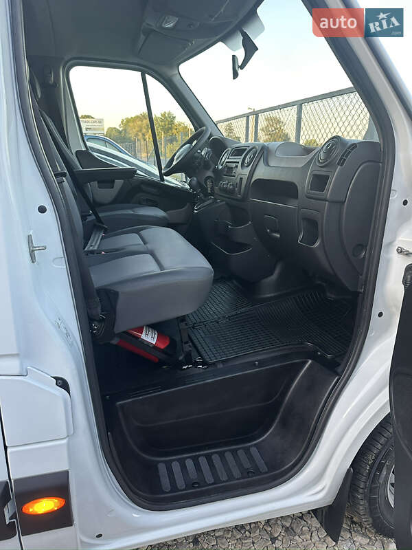 Грузопассажирский фургон Renault Master 2016 в Львове