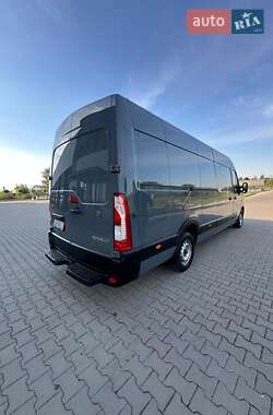 Грузовой фургон Renault Master 2023 в 