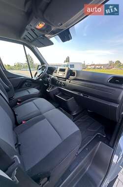 Грузовой фургон Renault Master 2023 в 