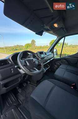 Грузовой фургон Renault Master 2023 в 
