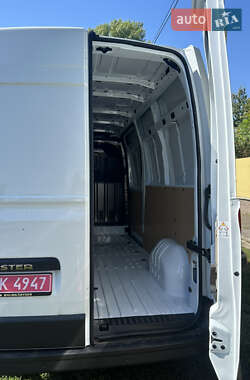 Грузовой фургон Renault Master 2024 в 