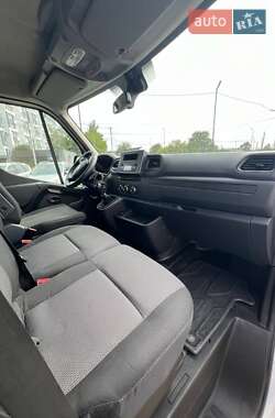 Грузовой фургон Renault Master 2022 в 