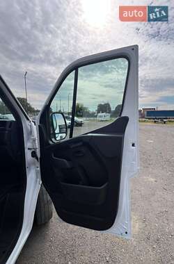 Грузовой фургон Renault Master 2022 в 
