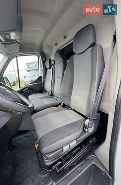 Грузовой фургон Renault Master 2022 в 