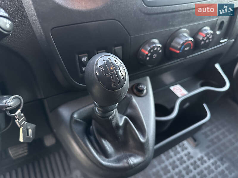Грузовой фургон Renault Master 2016 в Киеве