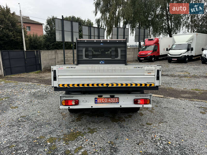 Грузовой фургон Renault Master 2015 в Ровно