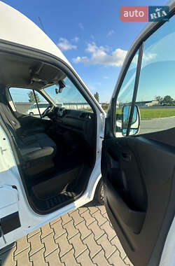 Грузовой фургон Renault Master 2023 в 