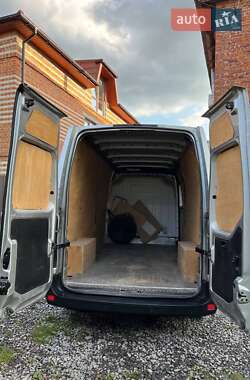 Грузовой фургон Renault Master 2011 в 