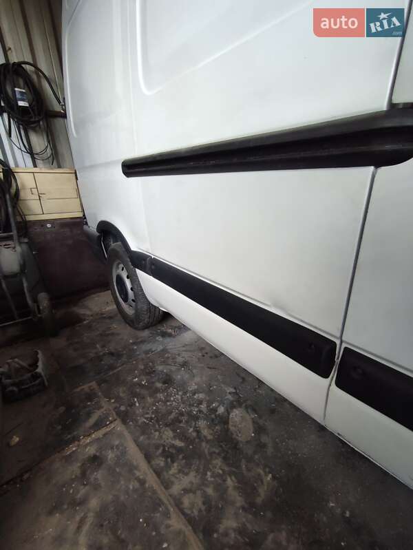 Грузовой фургон Renault Master 2008 в Гореничах