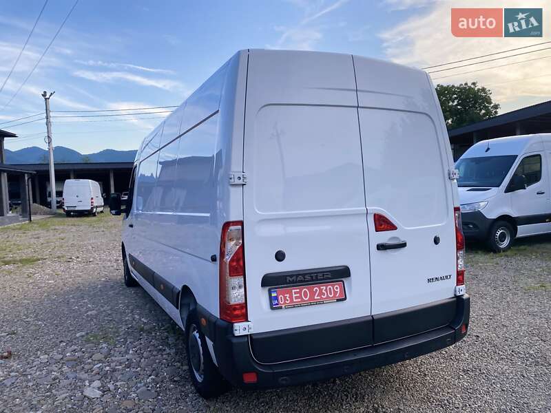 Грузовой фургон Renault Master 2022 в Хусте