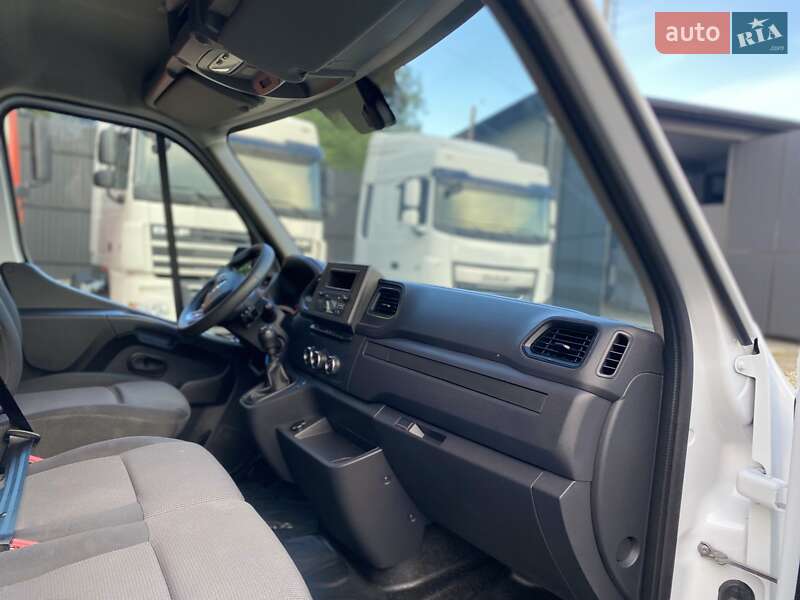 Грузовой фургон Renault Master 2022 в Хусте