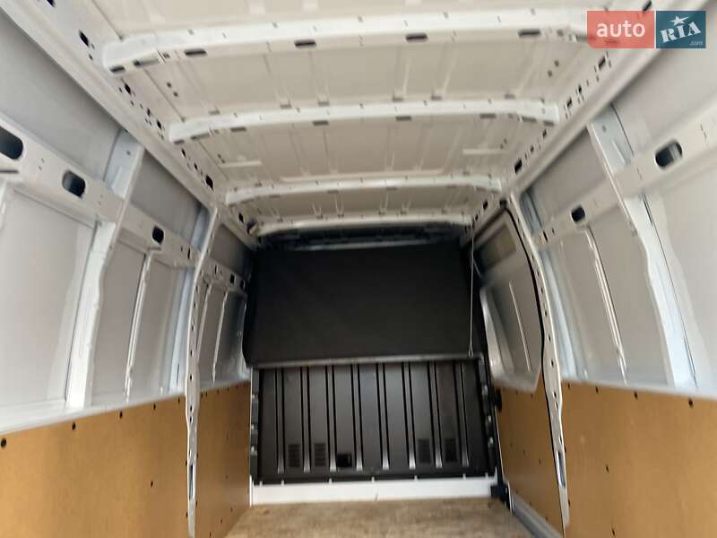 Грузовой фургон Renault Master 2022 в Хусте