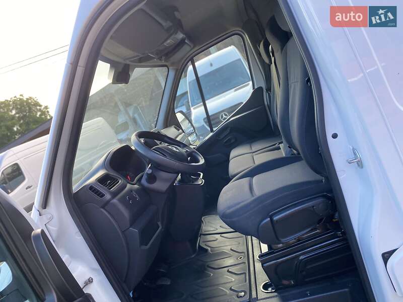 Грузовой фургон Renault Master 2022 в Хусте