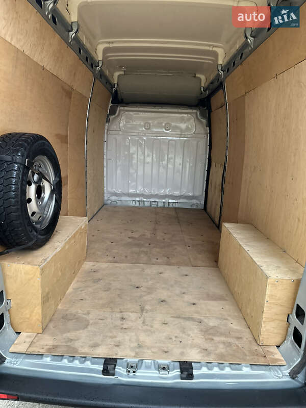 Грузовой фургон Renault Master 2008 в Козине