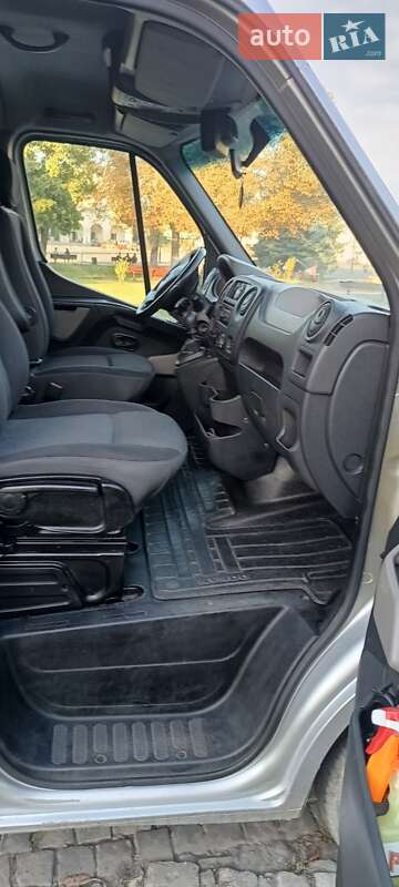 Грузопассажирский фургон Renault Master 2011 в Львове