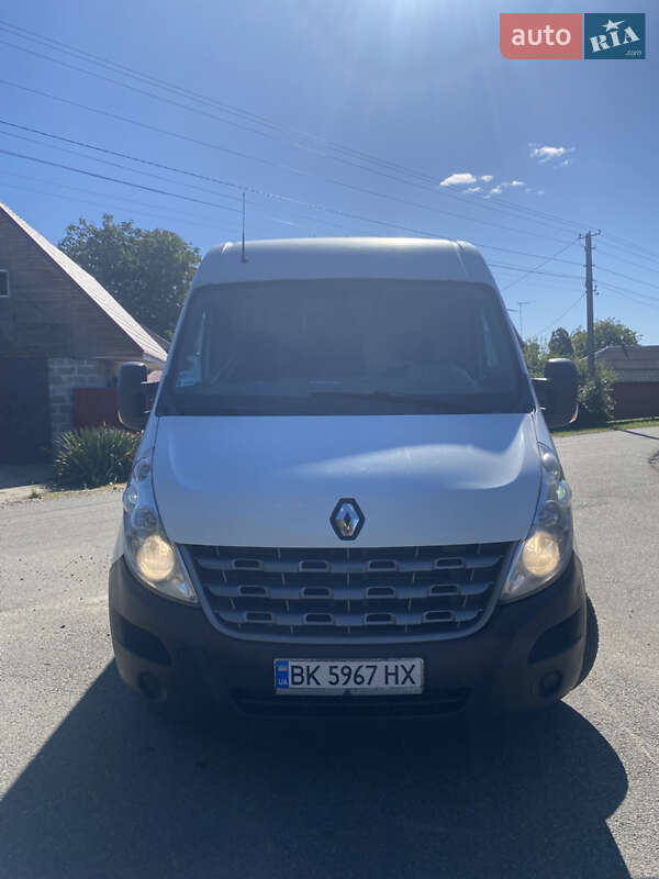 Грузовой фургон Renault Master 2010 в Сеньковке