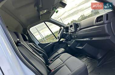 Грузовой фургон Renault Master 2023 в 