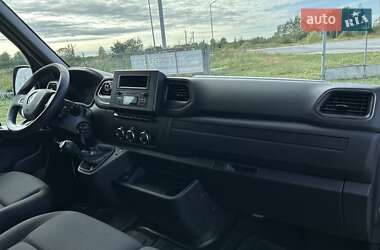 Грузовой фургон Renault Master 2023 в 