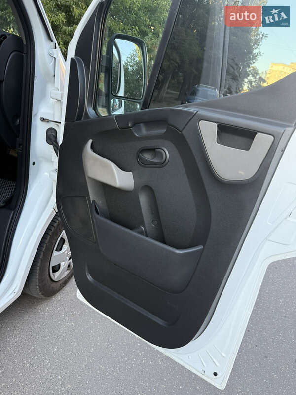 Грузовой фургон Renault Master 2016 в Николаеве