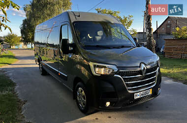 Грузовой фургон Renault Master 2022 в 