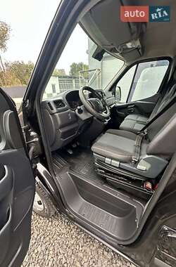 Грузовой фургон Renault Master 2023 в 