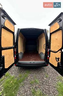 Грузовой фургон Renault Master 2023 в 