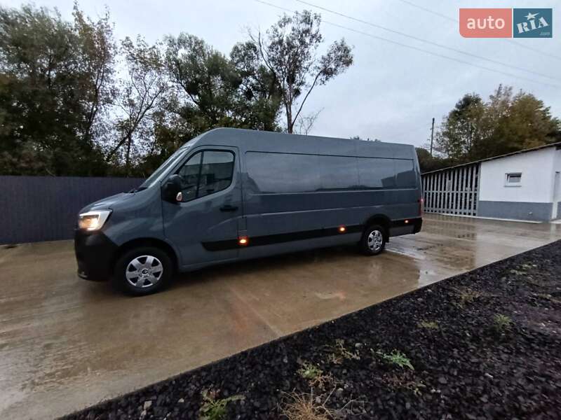 Грузовой фургон Renault Master 2023 в 