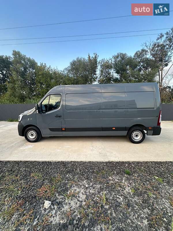Грузовой фургон Renault Master 2022 в 