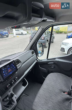 Грузовой фургон Renault Master 2023 в 