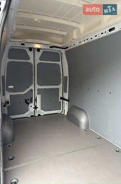 Грузовой фургон Renault Master 2023 в 