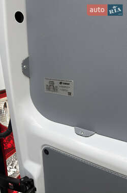 Грузовой фургон Renault Master 2023 в 