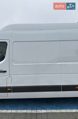 Грузовой фургон Renault Master 2023 в 