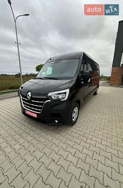 Грузопассажирский фургон Renault Master 2023 в 