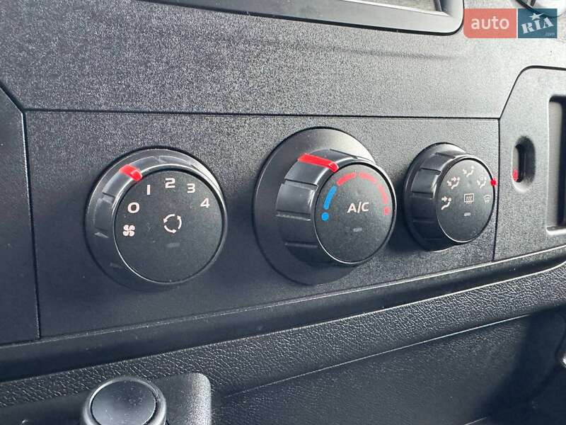 Грузовой фургон Renault Master 2017 в Львове