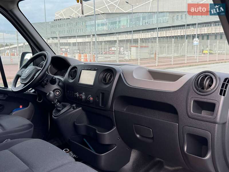 Грузовой фургон Renault Master 2017 в Львове
