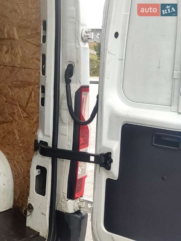 Грузовой фургон Renault Master 2014 в Мостиске