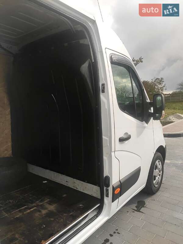 Грузовой фургон Renault Master 2014 в Мостиске