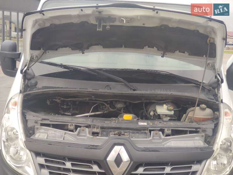Грузовой фургон Renault Master 2014 в Мостиске