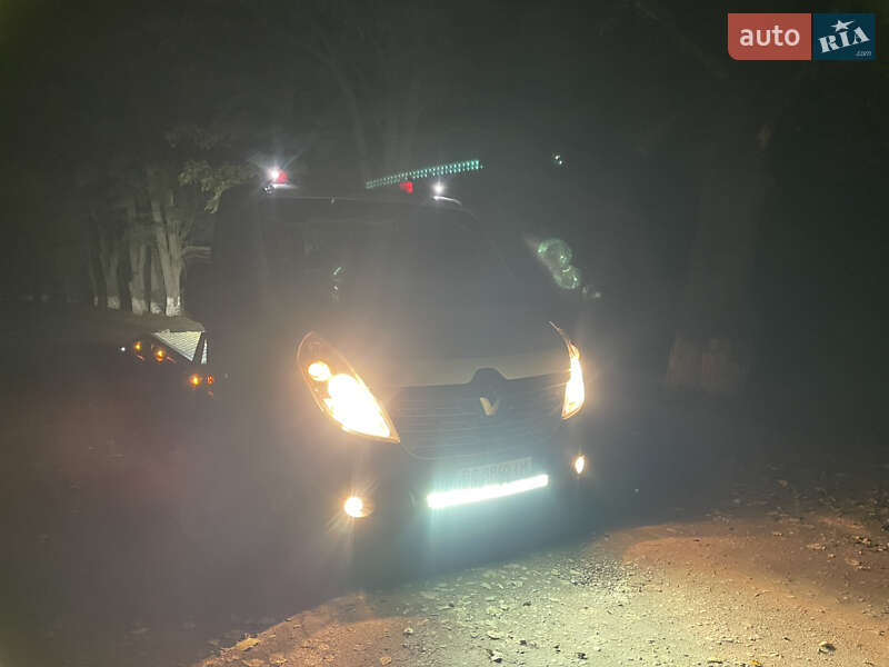 Эвакуатор Renault Master 2015 в Львове