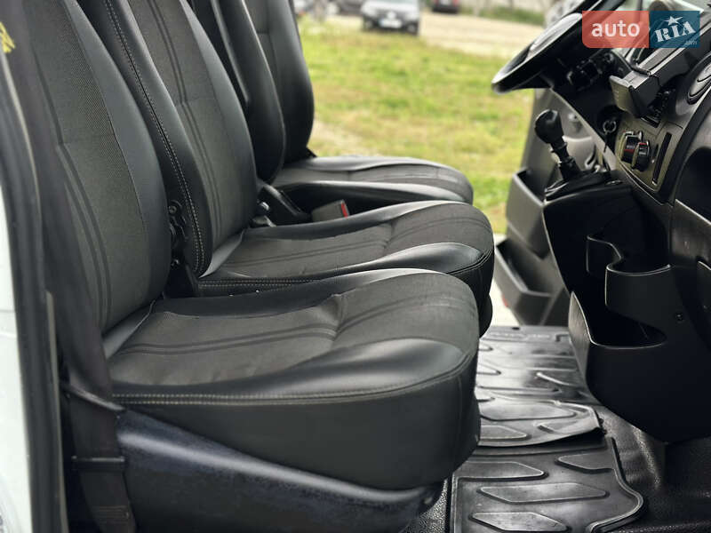 Эвакуатор Renault Master 2015 в Львове