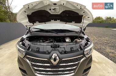 Грузовой фургон Renault Master 2022 в 